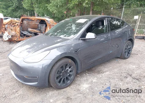 2021 Tesla Model Y Standard Range Rear-Wheel Drive z USA, uszkodzony, nr VIN 5YJYGDED6MF105750